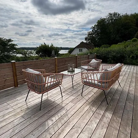 Strataekt Feriehusidyl Ved Vandet Tatil Evi